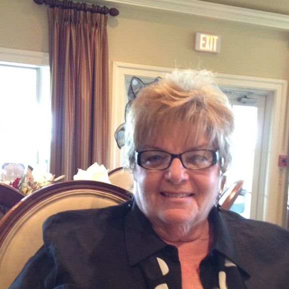Poshmark profile picture for @clocks